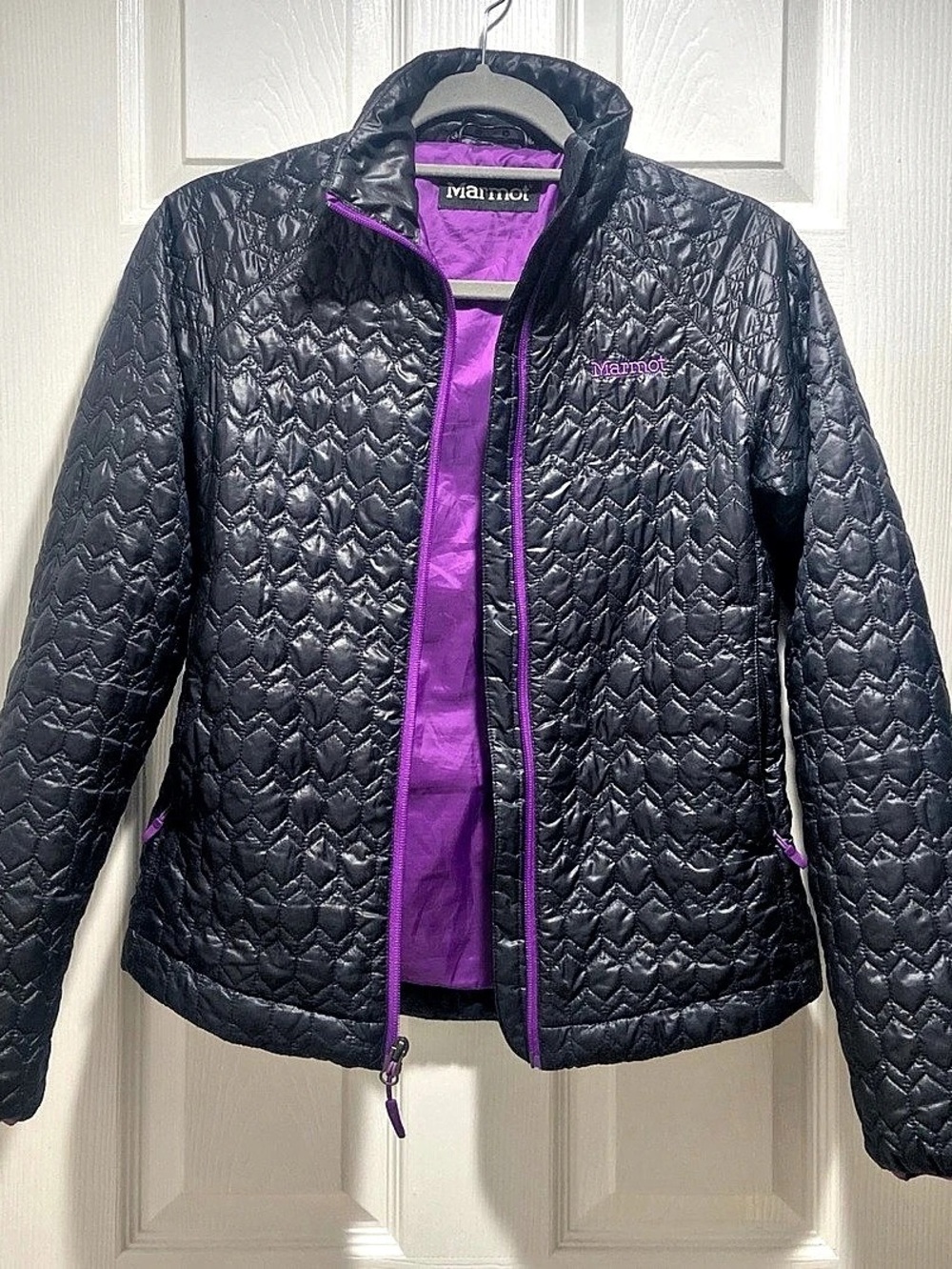 Marmot Quilted isolated Jacket in Black & Purple Size XS